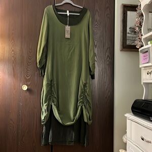 Avatar olive green long dress with black/ dark green underlay. Size S/M NWT